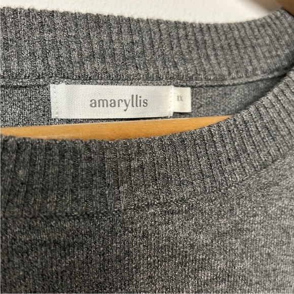 Amaryllis Soft Crewneck sweater - Picture 4 of 6